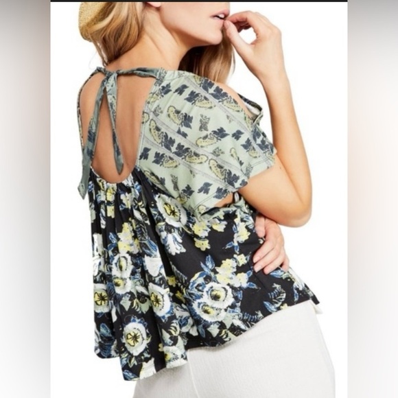 Free People Tops - NWT Free People Baja
Babe Cold Shoulder Floral Floral Open-Back Women Top